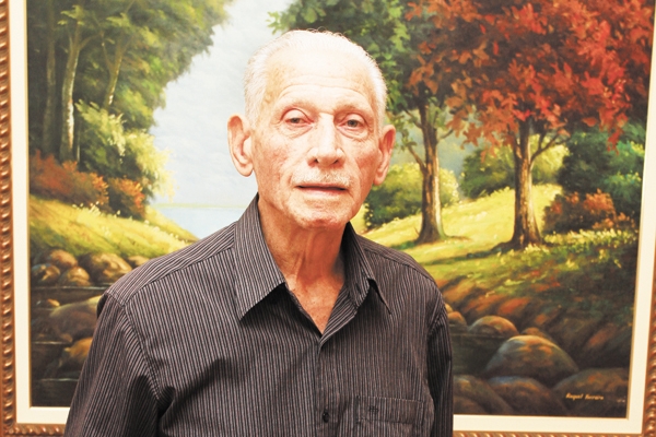 Abraçamos hoje pelo aniversário, o senhor Mário Ferraro, que completa, com muita saúde, seus 86 anos. Casado com dona Maria José Leite Ferraro, tem os filhos Mário Filho (brilhante e renomado músico), Mila, Raquel, Rita e Ângela e ainda três netos. Mário 